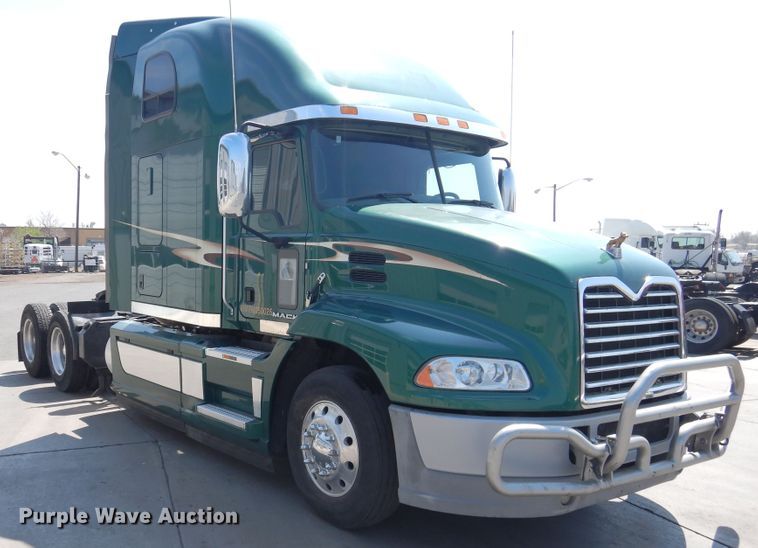 image for item GE9421 2015 Mack CXU613  semi truck