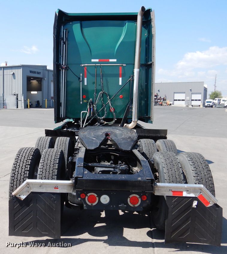 image for item GE9421 2015 Mack CXU613  semi truck