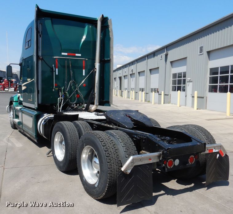 image for item GE9421 2015 Mack CXU613  semi truck