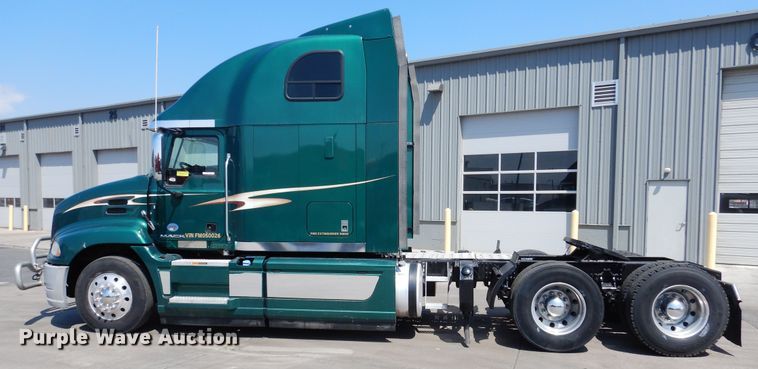 image for item GE9421 2015 Mack CXU613  semi truck