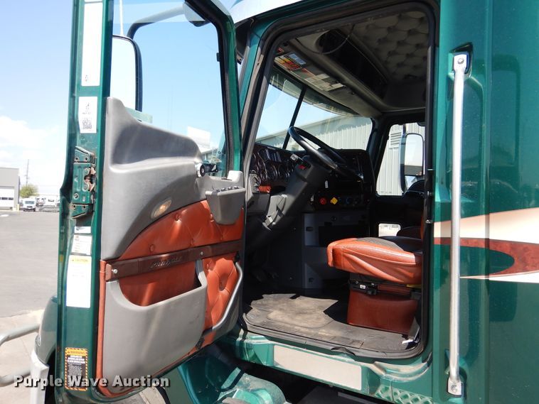 image for item GE9421 2015 Mack CXU613  semi truck