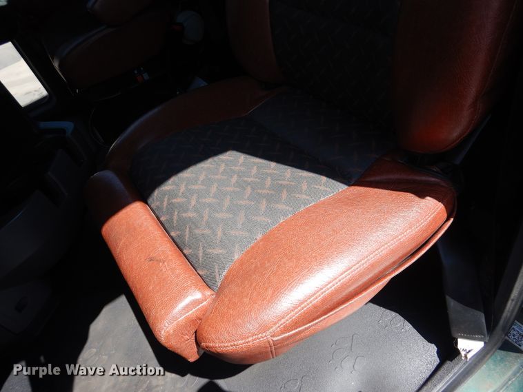 image for item GE9421 2015 Mack CXU613  semi truck