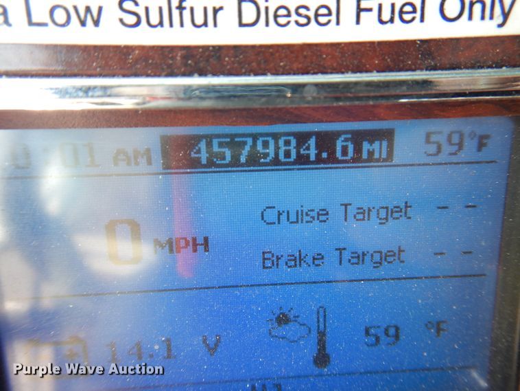 image for item GE9421 2015 Mack CXU613  semi truck