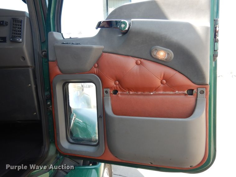 image for item GE9421 2015 Mack CXU613  semi truck