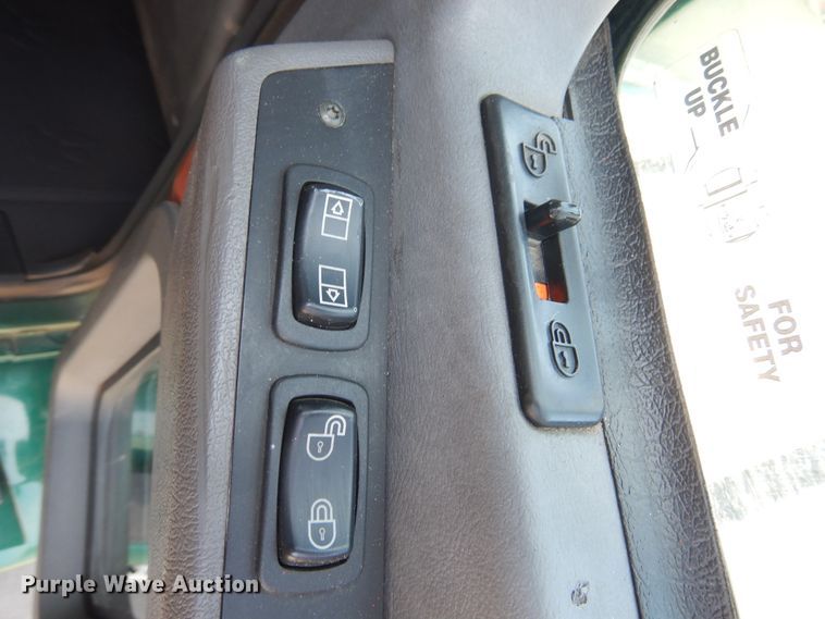 image for item GE9421 2015 Mack CXU613  semi truck