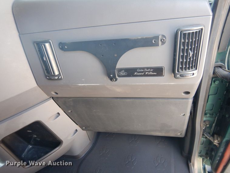 image for item GE9421 2015 Mack CXU613  semi truck