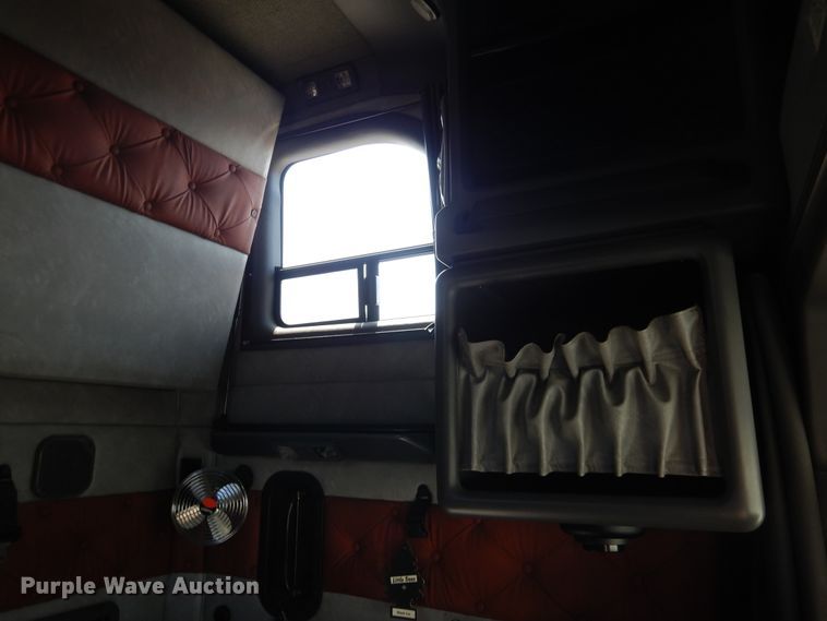 image for item GE9421 2015 Mack CXU613  semi truck