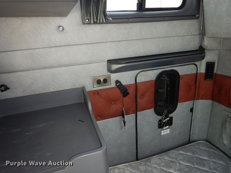 image for item GE9421 2015 Mack CXU613  semi truck