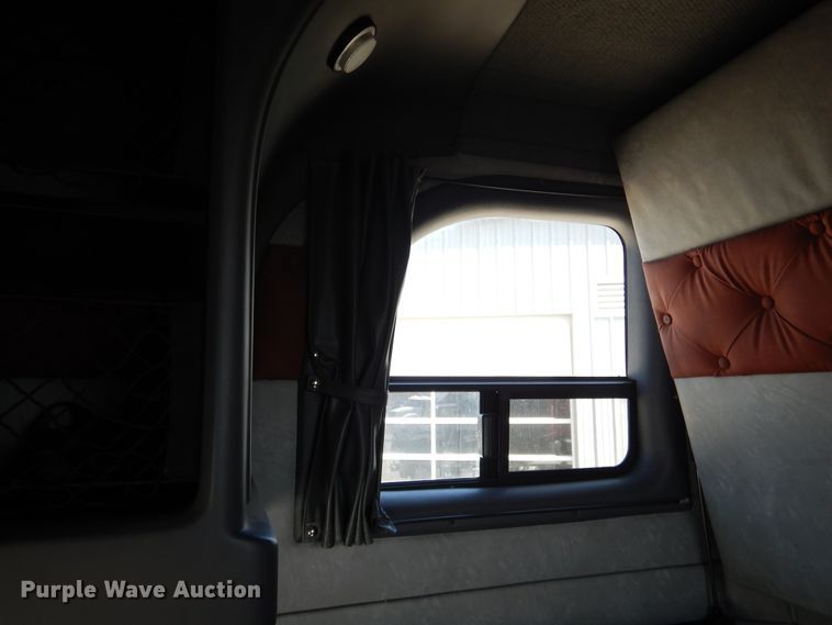 image for item GE9421 2015 Mack CXU613  semi truck