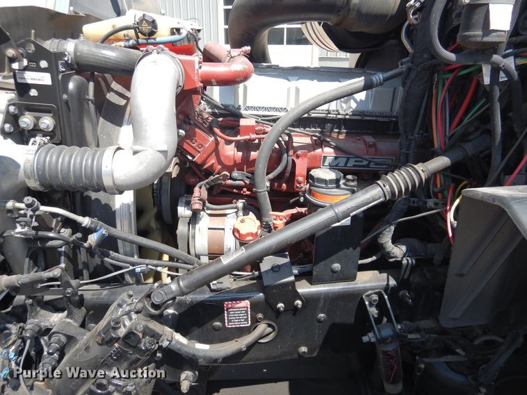 image for item GE9421 2015 Mack CXU613  semi truck