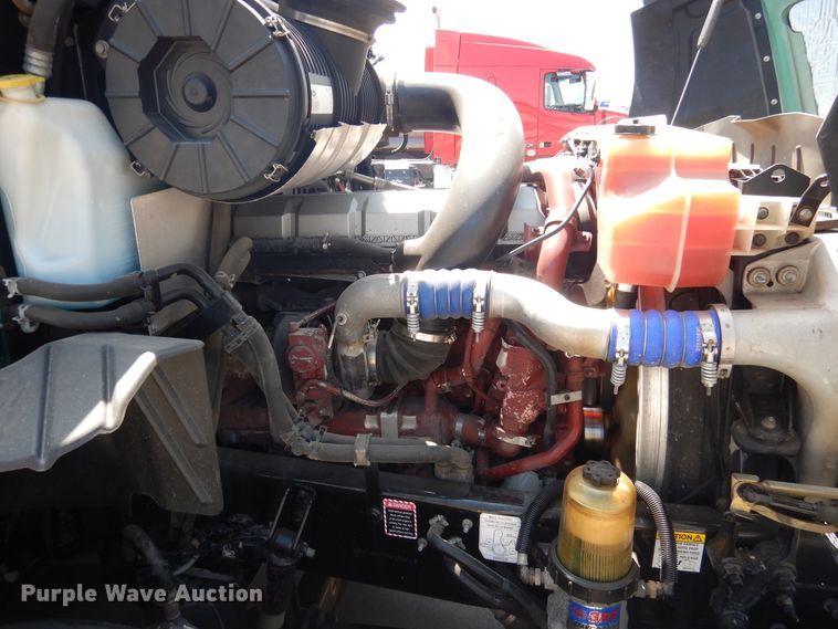 image for item GE9421 2015 Mack CXU613  semi truck