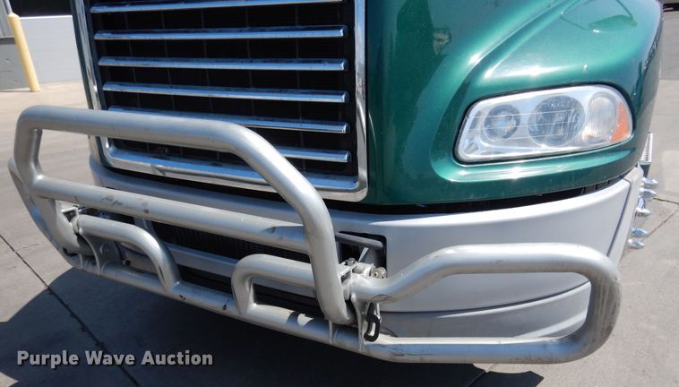 image for item GE9421 2015 Mack CXU613  semi truck