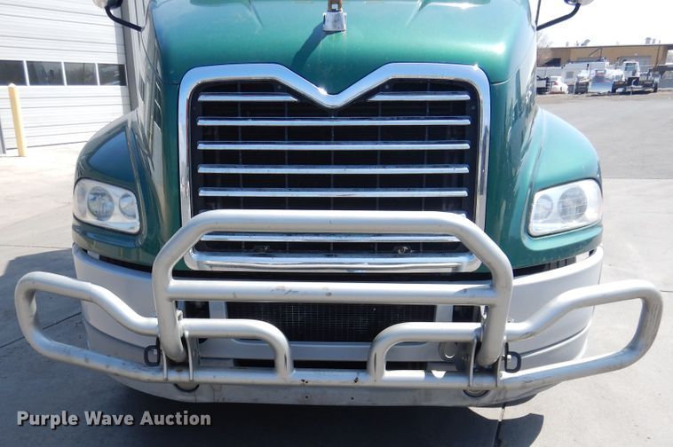 image for item GE9421 2015 Mack CXU613  semi truck