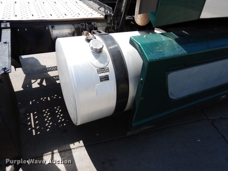 image for item GE9421 2015 Mack CXU613  semi truck