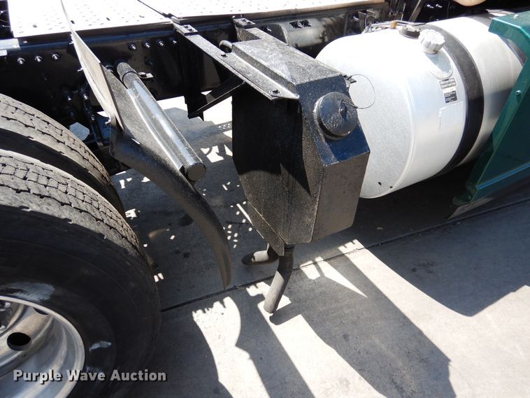 image for item GE9421 2015 Mack CXU613  semi truck