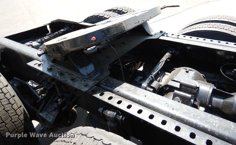 image for item GE9421 2015 Mack CXU613  semi truck