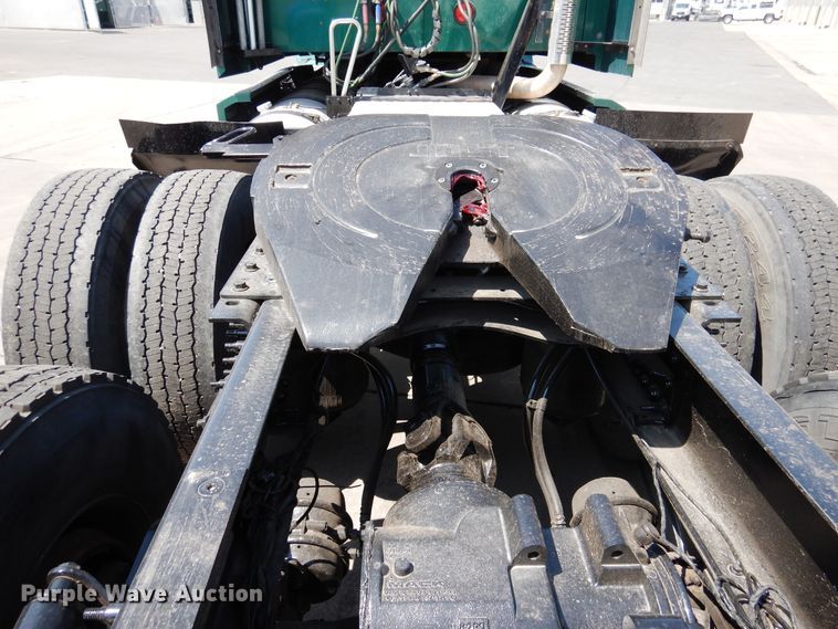 image for item GE9421 2015 Mack CXU613  semi truck