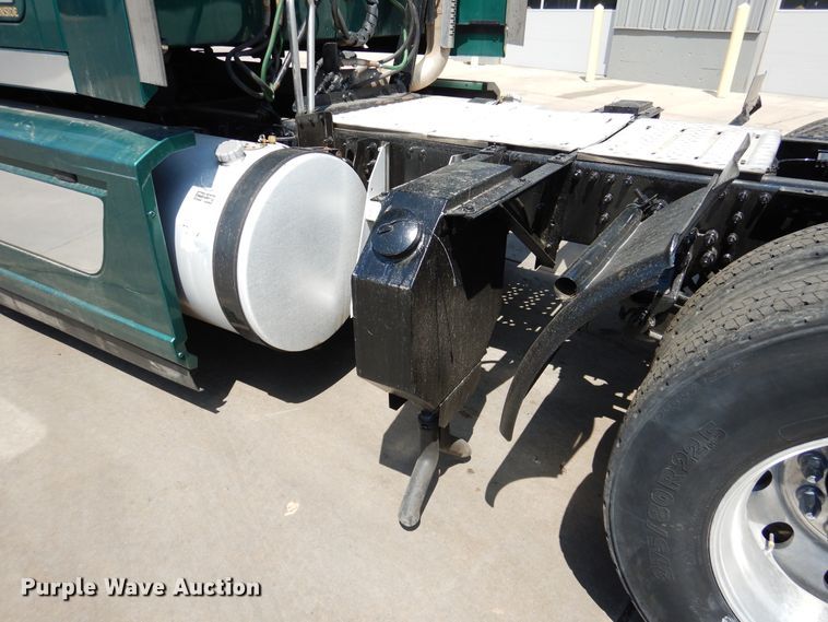 image for item GE9421 2015 Mack CXU613  semi truck