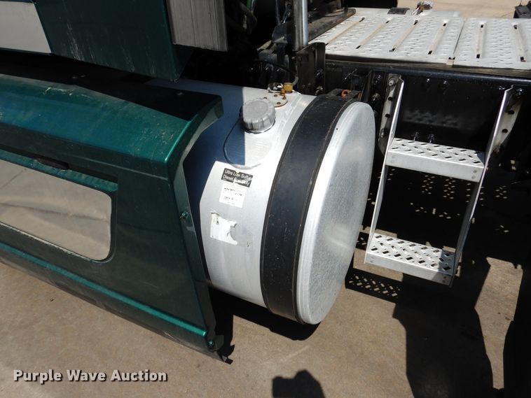 image for item GE9421 2015 Mack CXU613  semi truck