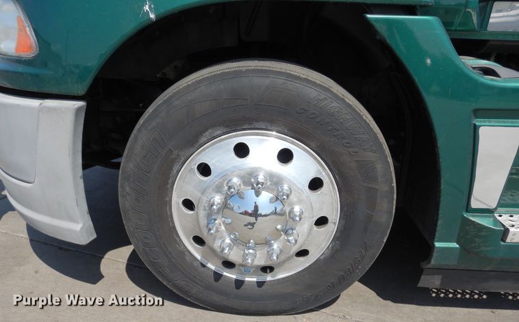 image for item GE9421 2015 Mack CXU613  semi truck