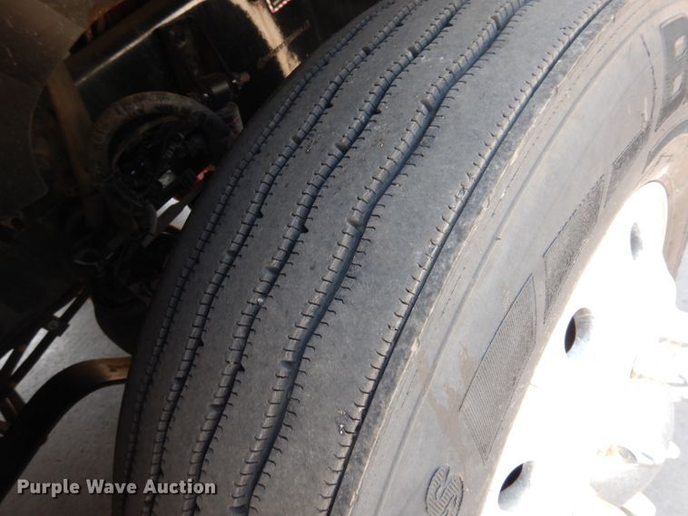 image for item GE9421 2015 Mack CXU613  semi truck