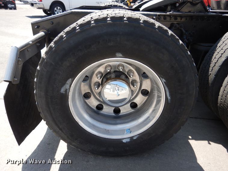 image for item GE9421 2015 Mack CXU613  semi truck