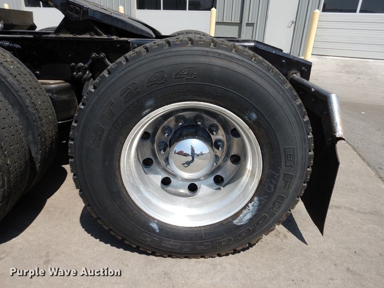 image for item GE9421 2015 Mack CXU613  semi truck