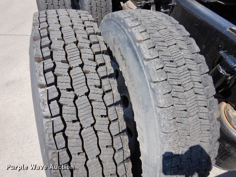 image for item GE9421 2015 Mack CXU613  semi truck