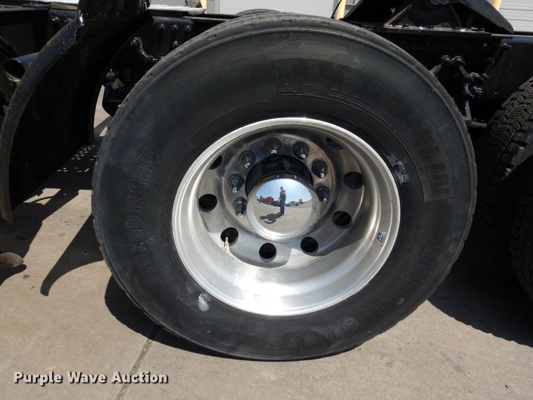 image for item GE9421 2015 Mack CXU613  semi truck