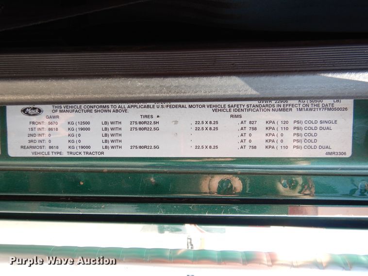 image for item GE9421 2015 Mack CXU613  semi truck