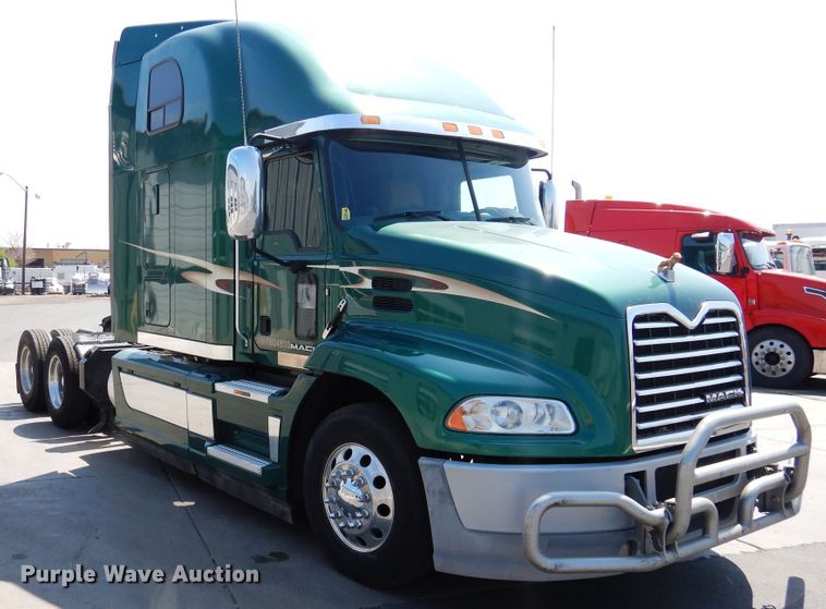 image for item GE9422 2015 Mack CXU613  semi truck