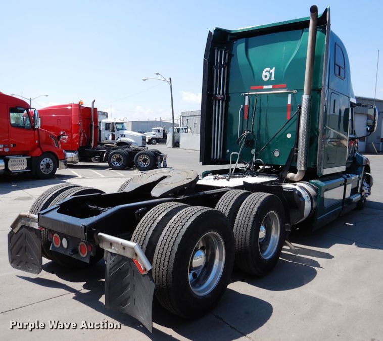 image for item GE9422 2015 Mack CXU613  semi truck