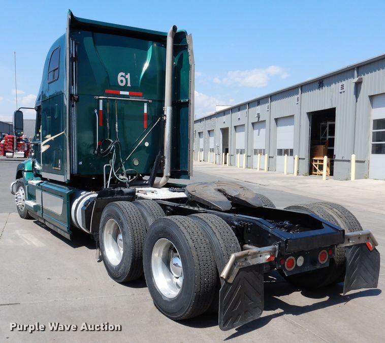 image for item GE9422 2015 Mack CXU613  semi truck