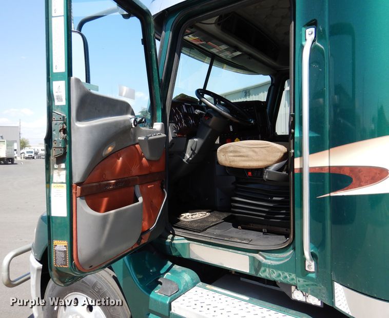 image for item GE9422 2015 Mack CXU613  semi truck