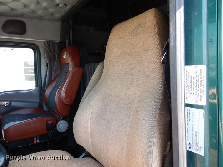 image for item GE9422 2015 Mack CXU613  semi truck