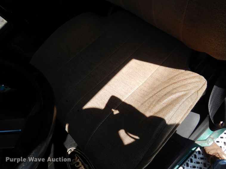 image for item GE9422 2015 Mack CXU613  semi truck