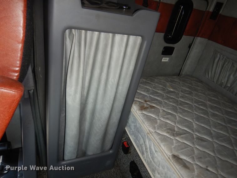 image for item GE9422 2015 Mack CXU613  semi truck