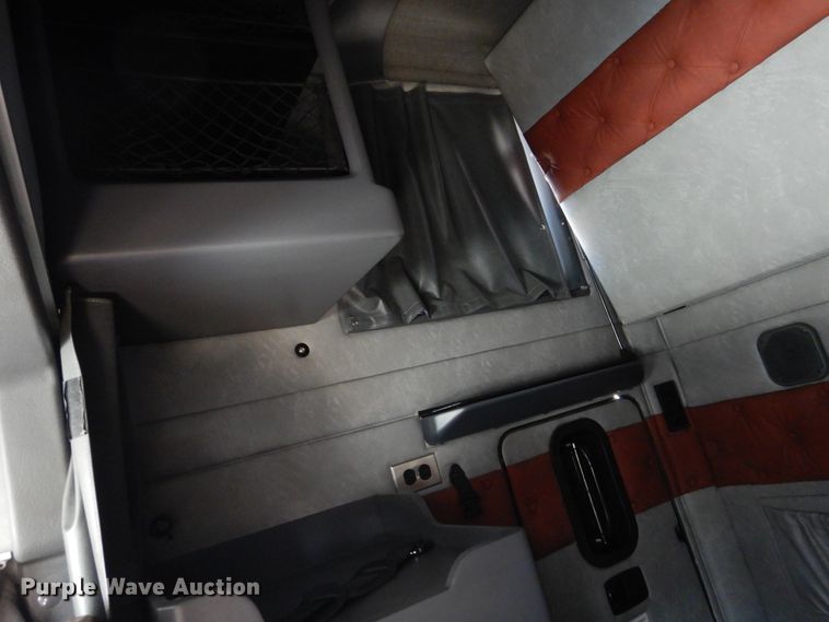 image for item GE9422 2015 Mack CXU613  semi truck