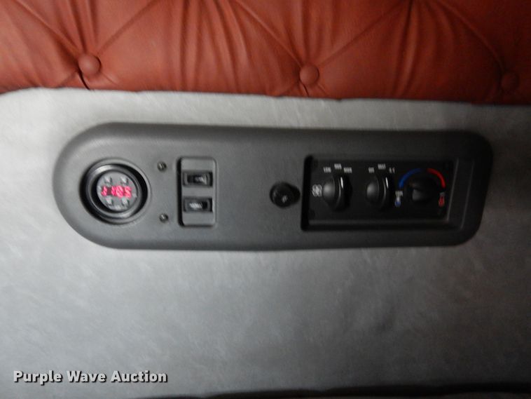 image for item GE9422 2015 Mack CXU613  semi truck