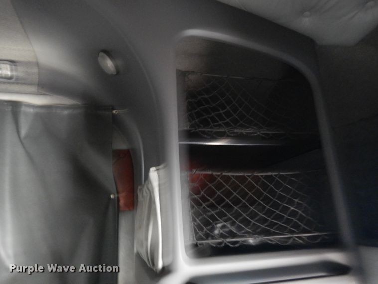 image for item GE9422 2015 Mack CXU613  semi truck