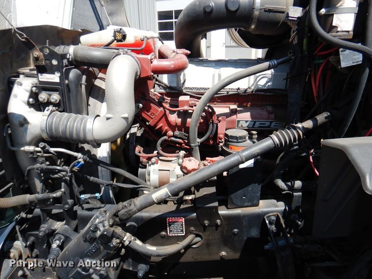 image for item GE9422 2015 Mack CXU613  semi truck