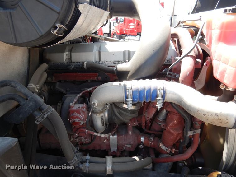 image for item GE9422 2015 Mack CXU613  semi truck