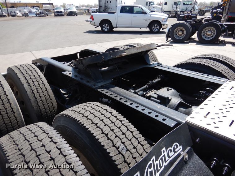 image for item GE9422 2015 Mack CXU613  semi truck