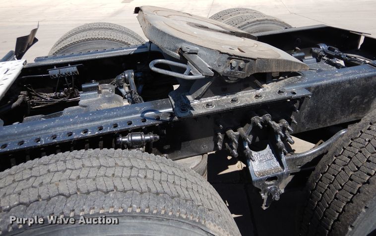 image for item GE9422 2015 Mack CXU613  semi truck