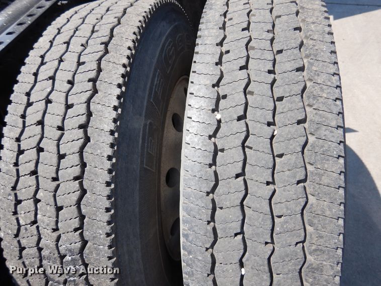 image for item GE9422 2015 Mack CXU613  semi truck