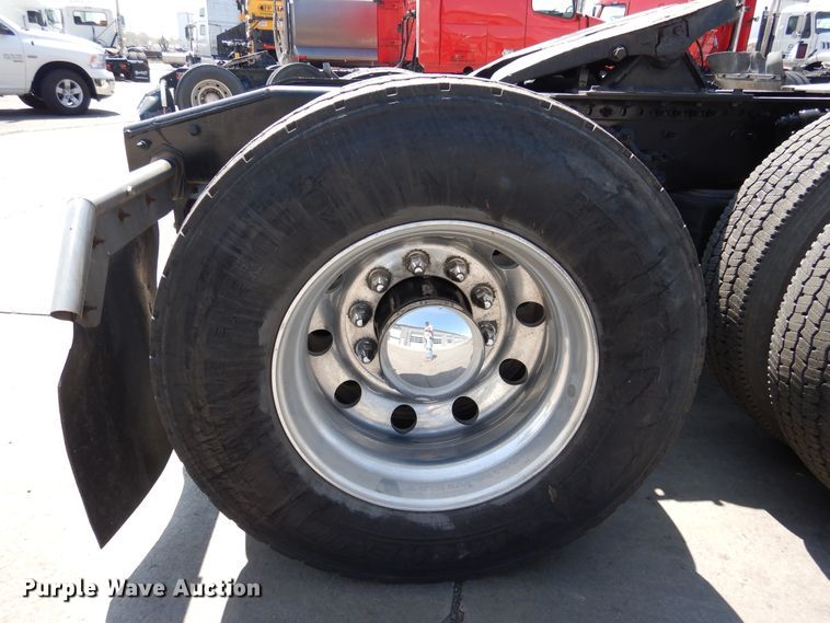 image for item GE9422 2015 Mack CXU613  semi truck