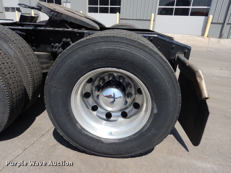 image for item GE9422 2015 Mack CXU613  semi truck