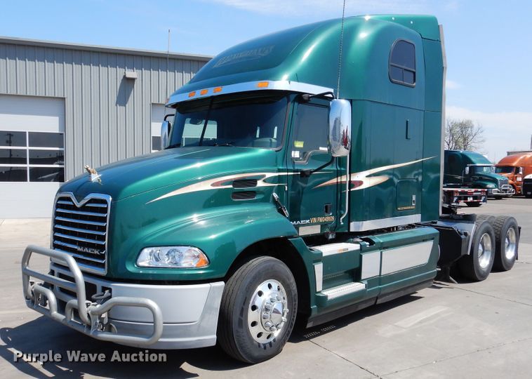 image for item GE9423 2015 Mack CXU613  semi truck