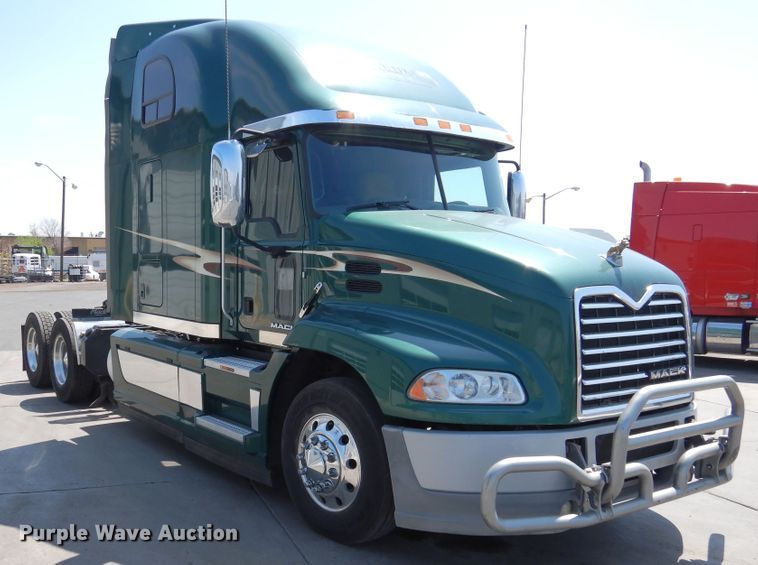 image for item GE9423 2015 Mack CXU613  semi truck