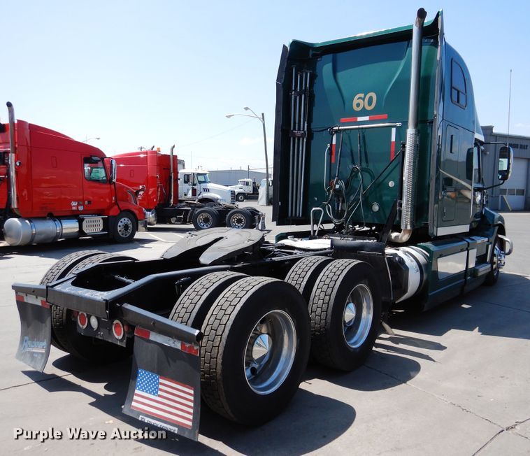 image for item GE9423 2015 Mack CXU613  semi truck